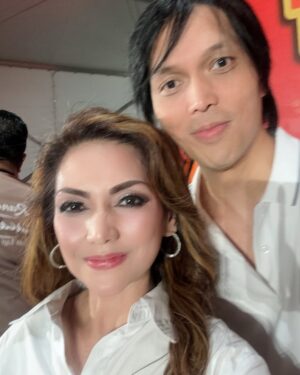 Nia Daniati Instagram - Selamat Ulang Tahun mas @si.rano 🎂💐😇🎂Barakallah Fii Umrik … Semoga Sukses dalam Pilkada CaWaGuB DKI jakarta amiiiin yra 😇💖 @dewiranokarno Sukses ya acara nya 💖💐