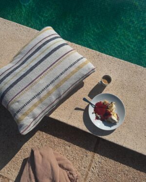 Nina Kaiser Instagram - Anzeige / Danke @airbnb für diese feine Woche!
Haben in diesem krassen Haus auf Mallorca ganz ungestört am Album arbeiten können, gut gegessen und die Sonne genossen. 🌞  #TravelWithAirbnb #HomeAwayFromHome