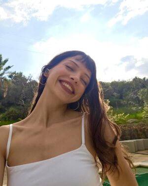 Nina Kaiser Instagram - Anzeige / Danke @airbnb für diese feine Woche!
Haben in diesem krassen Haus auf Mallorca ganz ungestört am Album arbeiten können, gut gegessen und die Sonne genossen. 🌞  #TravelWithAirbnb #HomeAwayFromHome