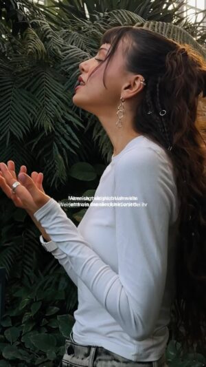 Nina Kaiser Instagram - UNSICHER GARDEN SESSION out now auf YT!!!