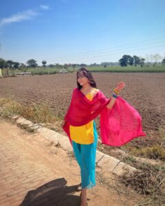 Actress Niyati Fatnani HD Photos and Wallpapers March 2025