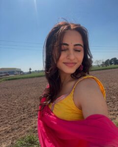 Actress Niyati Fatnani HD Photos and Wallpapers March 2025