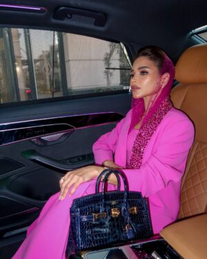 Noha Nabil Instagram - وش أحلى من لون الورد الطائفي لحضور ليلة عطرية بامتياز ؟🌸

A whole new level of Elegance @darnoor 🌸