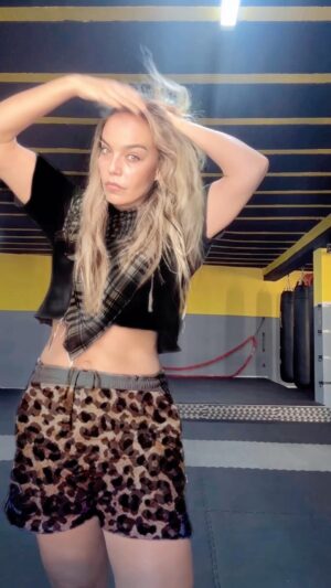 Noufissa Benchehida Instagram - #🥊 
Dans le combat de la vie , l’adversaire n’est pas celui qui se positionne devant nous, mais c’est celui que l’on affronte chaque jour en nous même , au quotidien. C’est là où se trouvent nos plus grandes victoires @noufissabenchehida_