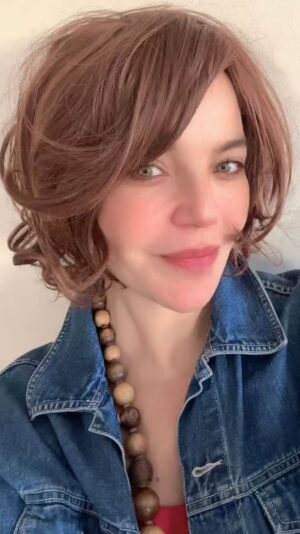 Noufissa Benchehida Instagram - UN-TERRE-NET . Le 8 Mars. « SARA » voyage dans le temps années 80.  Évolution ? Ou décadence ? . Réseaux sociaux ou vie normale ? À vous de choisir la vie qui vous convient le mieux car que serait ce le monde juste dans 10 ans ? …. UN-TERRE-NET