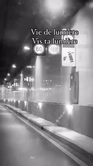 Noufissa Benchehida Instagram - #🎧 #🎤 #✍🏻 @noufissabenchehida_ Vie de lumière vis ta lumière