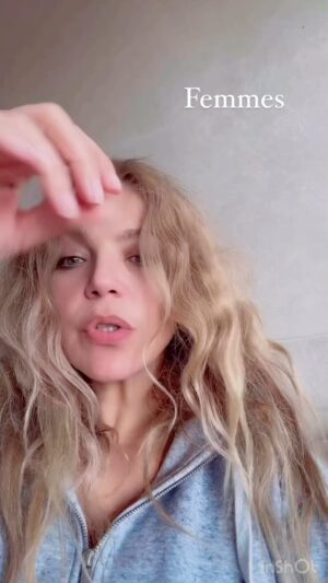 Noufissa Benchehida Instagram - #🎧 #✍🏻 #🎤 @noufissabenchehida_  FEMMES