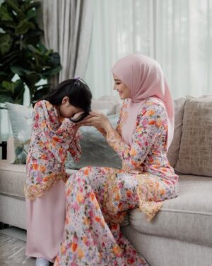 Nur Fazura Instagram - Aidilfitri terindah bersama cinta hatiku @nurfatimaisya 💕