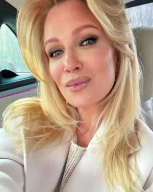 Olesya Sudzilovskaya Instagram - «Такого снегопада, такого снегопада,
Давно не помнят здешние места.»
В Москве всё в снегу!❄️ Что у Вас в городе, какая погода, какое настроение?! 😄 #олесясудзиловская #актриса #olesyasudzilovskaya #actress #me #mood