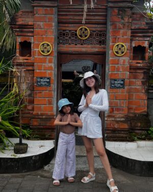 Olivia Jensen Instagram - Selamat merayakan Idul Fitri teman-teman dan keluarga Mohon Maaf Lahir & Batin Semuanyaa 🙏🏻 Love OJ