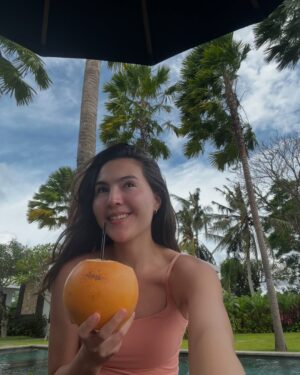 Olivia Jensen Instagram - Selamat merayakan Idul Fitri teman-teman dan keluarga Mohon Maaf Lahir & Batin Semuanyaa 🙏🏻 Love OJ