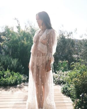 Olivia Wilde Instagram - Hollywood prom night did not disappoint. Thank you @vanityfair & @radhikajones for having me, and @chloe for (un)dressing me 😉 xxx
