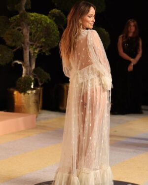 Olivia Wilde Instagram - Hollywood prom night did not disappoint. Thank you @vanityfair & @radhikajones for having me, and @chloe for (un)dressing me 😉 xxx