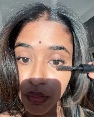 Oviya Santhakumar Instagram - April kinda dump ? 🧟‍♀️