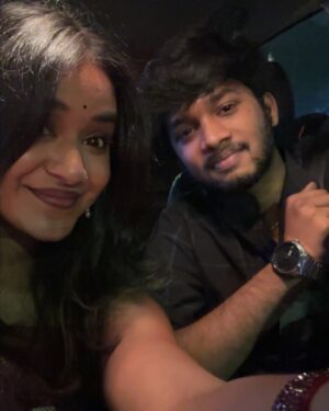 Oviya Santhakumar Instagram - Riyal Oviya 🧟‍♂️✨