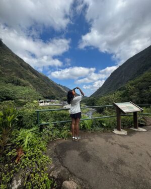 Oviya Santhakumar Instagram - Hawaii photo dump part 1 🌺