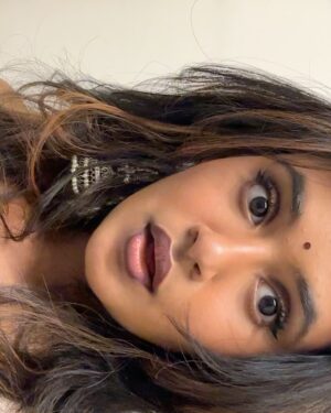 Oviya Santhakumar Instagram - Random shiii🍀