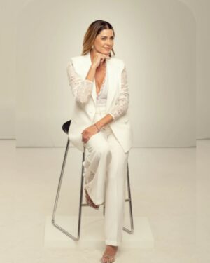 Pamela David Instagram - Styling para @pamedavid  en las fotos institucionales de @desayunook .
.
.
Total look @janis.oficial 
Body  @trenda.intimates
Calzado @saveriodiricci 
Make up @sabryfossatty
Pelo @martinreyledesma
.
.
#fotos  #fashionistastyle #styling #lookperfecto #institucional #pick
