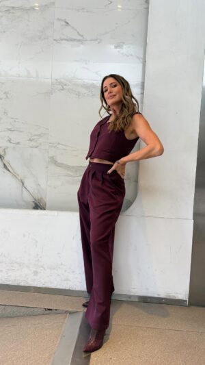 Pamela David Instagram - El color que tenes que tener en tu vestidor @estudio.mn 😍 canchero, cómodo y sexy . Elegido por supuesto por #lajefa @anibransburg 🫶🏼. #makeup @sabryfossatty  #pelo @dipmiriam 🥰 y prestes atención al conjunto de Bijou que la rompe toda @almacendeparis que les pareció? Que terminen genial su día!!!!