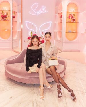 Pansa Vosbein Instagram - The journey of butterfly 🦋 💕@SophiaWebster @BoniqueBoonlapo

#SophiaWebsterxMilkLove #SophiaWebsterTH #BoniqueBoonlapo #Boonlapo