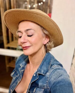 Paola Troncoso Instagram - Miren que lindos estos aritos de plata de @misublime.cl una emprendedora valiente y poderosa!!❤️