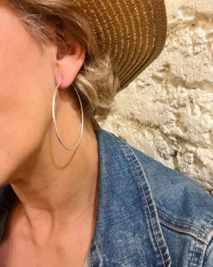 Paola Troncoso Instagram - Miren que lindos estos aritos de plata de @misublime.cl una emprendedora valiente y poderosa!!❤️