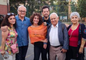 Paola Troncoso Instagram - Quiero agradecer a la producción del programa “El lugar donde crecí" por haber preparado un programa tan lindo de mi historia de vida en San Miguel.
Agradecer a por supuesto a mi Madre, hermana, mi amigo Pedro, mis queridos profesores @patricioachurra, mi entrañable profesor de música Ivan Pavez, y a mi querida profesora Elva Acevedo, por haber preparado tan lindas sorpresas para mi.
Me siento muy feliz y agradecida.❤️
Si alguien se lo perdió y quiere verlo, está disponible en la página de canal 13.
Que tengan una linda tarde.💕