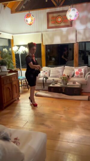 Paola Troncoso Instagram - 🇨🇱Con esta cuequita  les agradezco a todos por sus lindos mensajes y preocupación por mi. Ya estoy mucho mejor!!! . De verdad me emociona ver el cariño tan grande que me entregan ❤️ espero que todos estén teniendo unas lindas fiestas. Cuídense mucho!!!