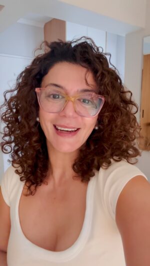 Paola Troncoso Instagram - A pocos minutos de comenzar a prepararme para la #galaviña2025 ❤️ 
Les iré mostrando el maravilloso equipo  que me acompaña. @israelcamus @decofer_antiguedades @rigomakeup @gustavodiazestilista @jesusvalenciagauchi @centromedico_cruz_azul @estudio_siemprelinda