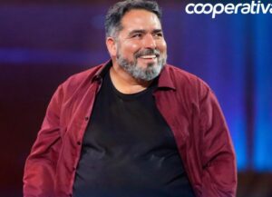 Paola Troncoso Instagram - @rodrigovillegascomediante Cuando la simpatía, el ángel, el talento  la humildad y el trabajo se unen, da como resultado este hermoso momento que viviste en la Quinta Vergara compañerito querido. Feliz por ti y por tus logros. Felicitaciones!!!❤️