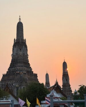 Patcharasri Benjamas Instagram - Bangkok is amazing #bangkok นั่งเรือตอนพระอาทิตย์ตกดีงาม นักท่องเที่ยวเพียบ! กรุงเทพสวยงามมากจริงๆ 😍❤️