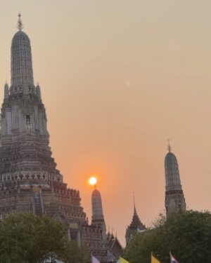 Patcharasri Benjamas Instagram - Bangkok is amazing #bangkok นั่งเรือตอนพระอาทิตย์ตกดีงาม นักท่องเที่ยวเพียบ! กรุงเทพสวยงามมากจริงๆ 😍❤️