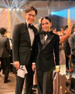 Patcharasri Benjamas Instagram - กว่าจะเป็นงานฉลองการแต่งงานวันนี้ 18ปีของ @woodytalk @otechab ผ่านอะไรกันมาเยอะมาก แม้จะถึงวันแต่งงานก็มีเรื่องมาทดสอบจิตใจของทั้งคู่ ในฐานะเพื่อนที่้เห็นความรักของเขามาเสมอ เขาเหมาะสมกันค่ะ เขาขาดกันไม่ได้ค่ะ จะแง่งอนอะไรกัน สุดท้ายแล้ว…เขาก็กลับมารักกัน ยังไงก็อยู่ข้างๆเสมอนะเพื่อน 🤍🩷 #wandolandoflove