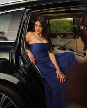 Prakriti Pavani Instagram - horsepower meets girl power 

a day with @mercedesbenzind for the @mercedesmaybach SL680 monogram series launch! ⭐

clicked by @bastihansen

wearing @select_staples