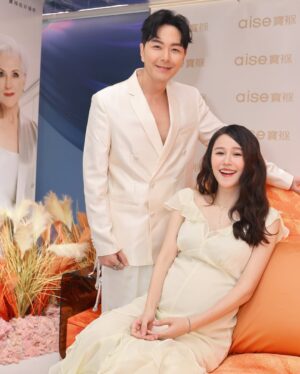 Priscilla Wong Instagram - 一家三口子去看床褥❤️
進入了不停要來回廁所，
怎樣睡也腰酸骨痛的日子，
真的很想好好睡一覺🌈
小肚子每個晚上也在開party ，
今天在出席活動期間，
也在不停跳舞，
真的每個階段也有新鮮事～ 
謝謝邀請我們一家參加開幕禮❤️
祝我們都有好睡眠☺️

#aise寶褓 #aisebaobao #AImattress #萬眾智能城 #寶褓般好睡眠

#🌈