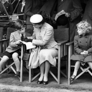 Queen Elizabeth II of the United Kingdom Instagram - Wishing all mothers, and those who are missing theirs today, a peaceful Mothering Sunday.

📸 A young Prince Charles (now The King) and Princess Anne attend the Royal Windsor Horse Show with The late Queen Elizabeth in 1956.

📸 The Queen’s late mother, Rosalind, with her eldest grandson, Tom.

#MothersDay