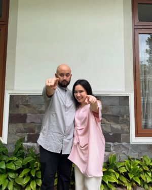Rachel Amanda Instagram - Maafin kita yaah 🫵🏻☺️🙏🏻

Eid Mubarak! Semoga lebaran tahun ini dan seterusnya penuh kedamaian dan ketenangan. Selamat berkumpul bersama orang-orang tersayang 💖

Seperti biasa foto pertama ngga siap ☺️