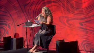 Raquel Garza Instagram - Para celebrar 35 años de carrera @tiare_scanda debutó esta noche en @monologosvagmex al lado de @raquelgarzatv. La actriz esta lista para dirigir su primera película.

#monologosdelavagina