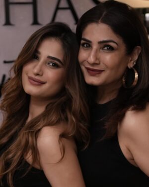 Raveena Tandon Instagram - My favourite summer days .. ! 😍🎉🎂🥳 🎨♥️
