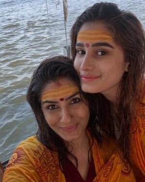 Raveena Tandon Instagram - Maha Kumbh / Kashi . 🙏🏻🕉️🙏🏻