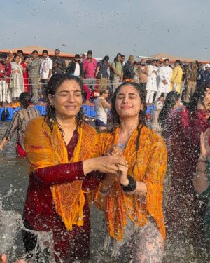 Raveena Tandon Instagram - Maha Kumbh / Kashi . 🙏🏻🕉️🙏🏻