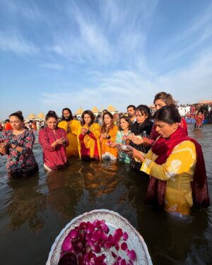 Raveena Tandon Instagram - Maha Kumbh / Kashi . 🙏🏻🕉️🙏🏻