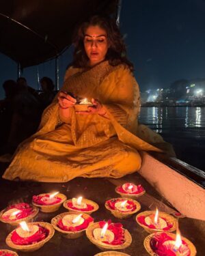 Raveena Tandon Instagram - Maha Kumbh / Kashi . 🙏🏻🕉️🙏🏻