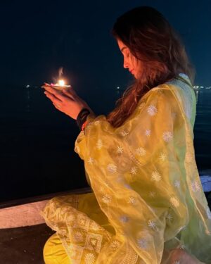 Raveena Tandon Instagram - Maha Kumbh / Kashi . 🙏🏻🕉️🙏🏻