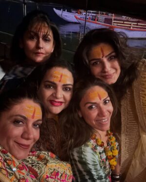 Raveena Tandon Instagram - Maha Kumbh / Kashi . 🙏🏻🕉️🙏🏻