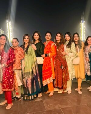 Raveena Tandon Instagram - Maha Kumbh / Kashi . 🙏🏻🕉️🙏🏻