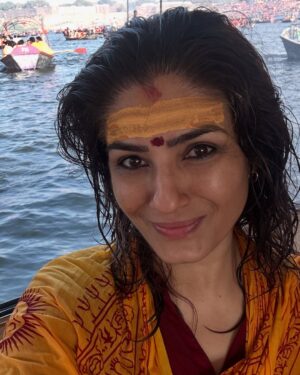 Raveena Tandon Instagram - Maha Kumbh / Kashi . 🙏🏻🕉️🙏🏻