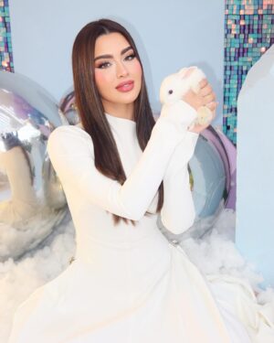 Rawan Bin Hussain Instagram - Luna’s birthday look🦋❄️
لوك عيد ميلادي بنتي لونا الغالية، حبيبة امها⛄️