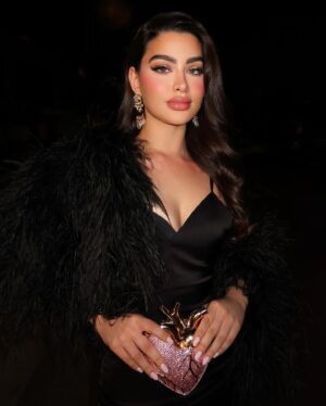 Rawan Bin Hussain Instagram - اوففففففف شنو هذا👸🏻💅🍯🌞🌸✨😋💋🫦🍒🪐💫🔥