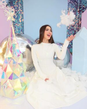 Rawan Bin Hussain Instagram - Luna’s birthday look🦋❄️
لوك عيد ميلادي بنتي لونا الغالية، حبيبة امها⛄️